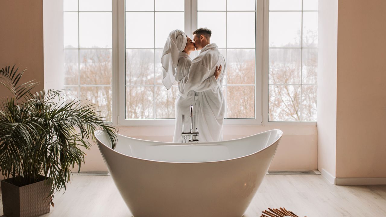 Apartament Orchidea z wanną wolnostojącą i storczykami przy oknie